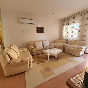 Spacious House With A Big Garden And Fire Pit Hébergement de vacances